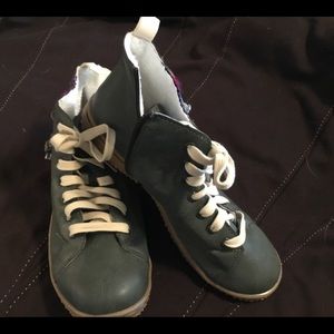 Green ankle-length show,  New, I tried them on. They are really cute.